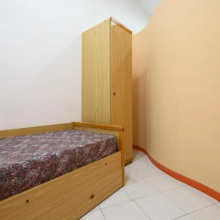 Via Avvocata 25 * Nápoles